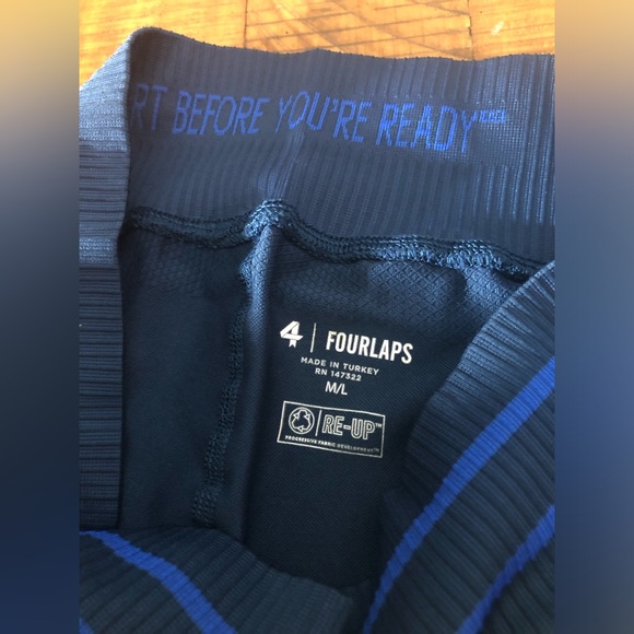 NWT FourLaps Aero Seamless 3” Athletic Short in Midnight / Azure Blue - Size M/L - Picture 3 of 6